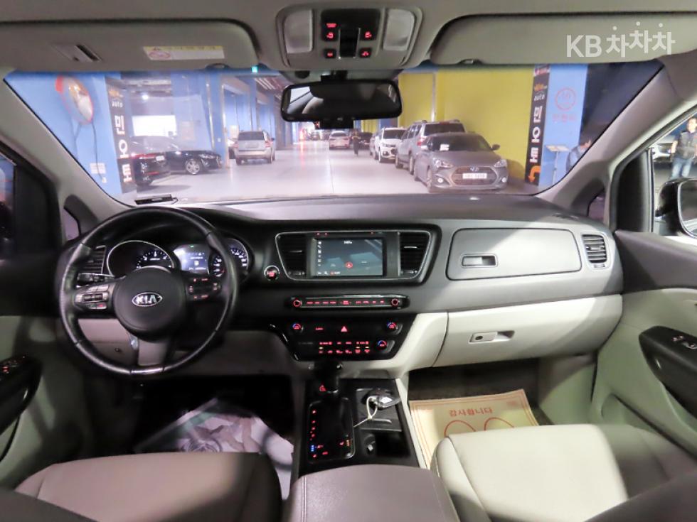 Kia Carnival — miniaturë 5