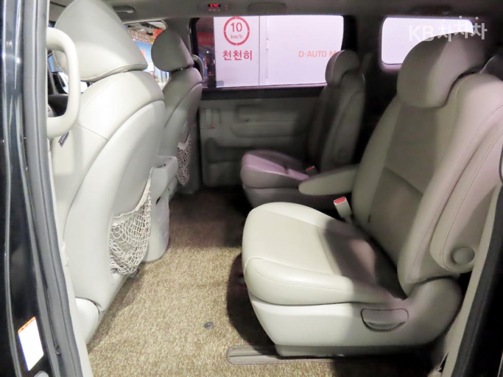 Kia Carnival — miniaturë 7