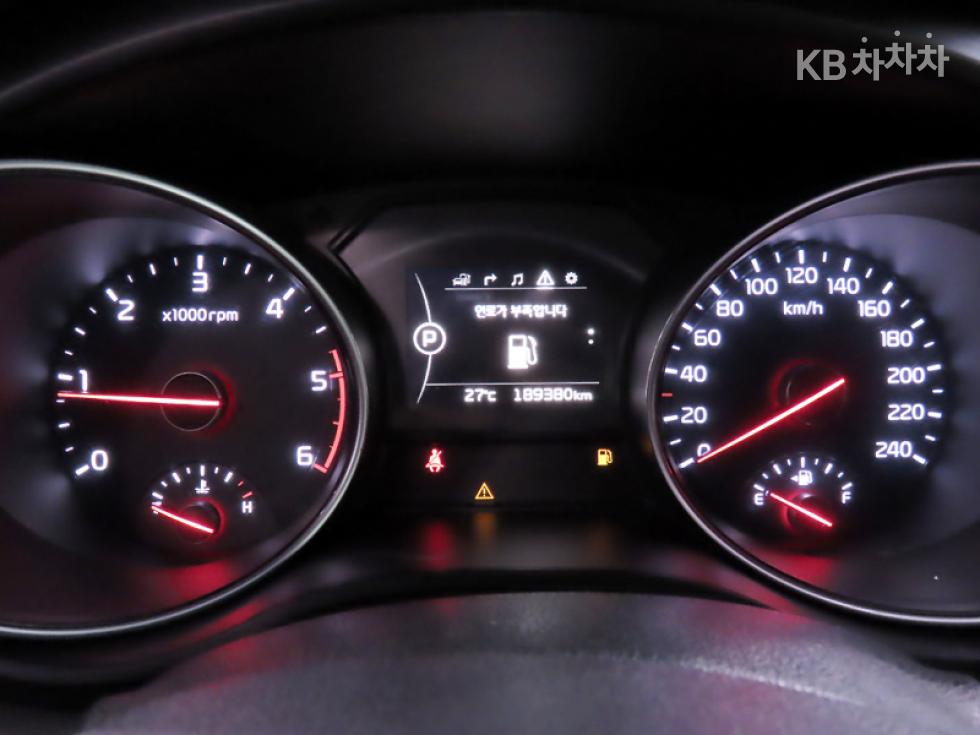 Kia Carnival — miniaturë 8