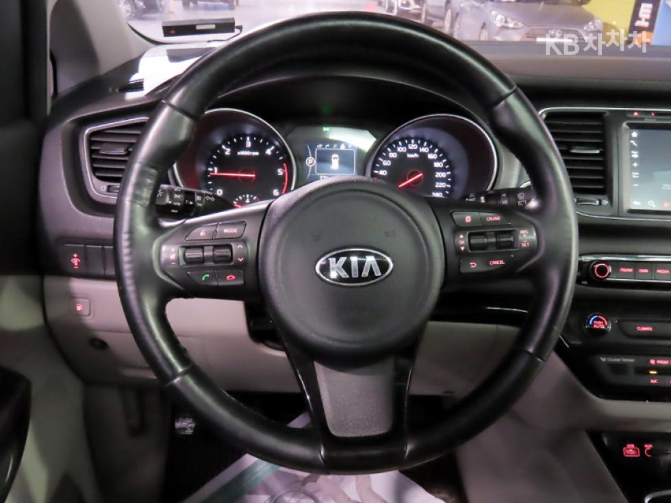 Kia Carnival — miniaturë 9