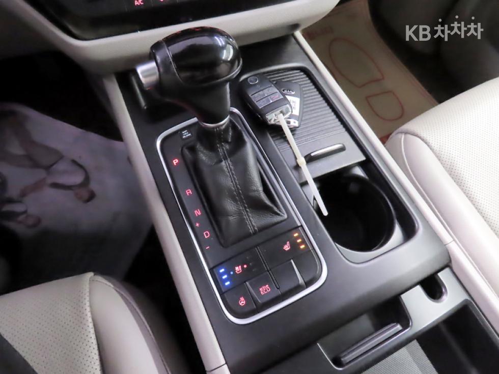 Kia Carnival — miniaturë 12