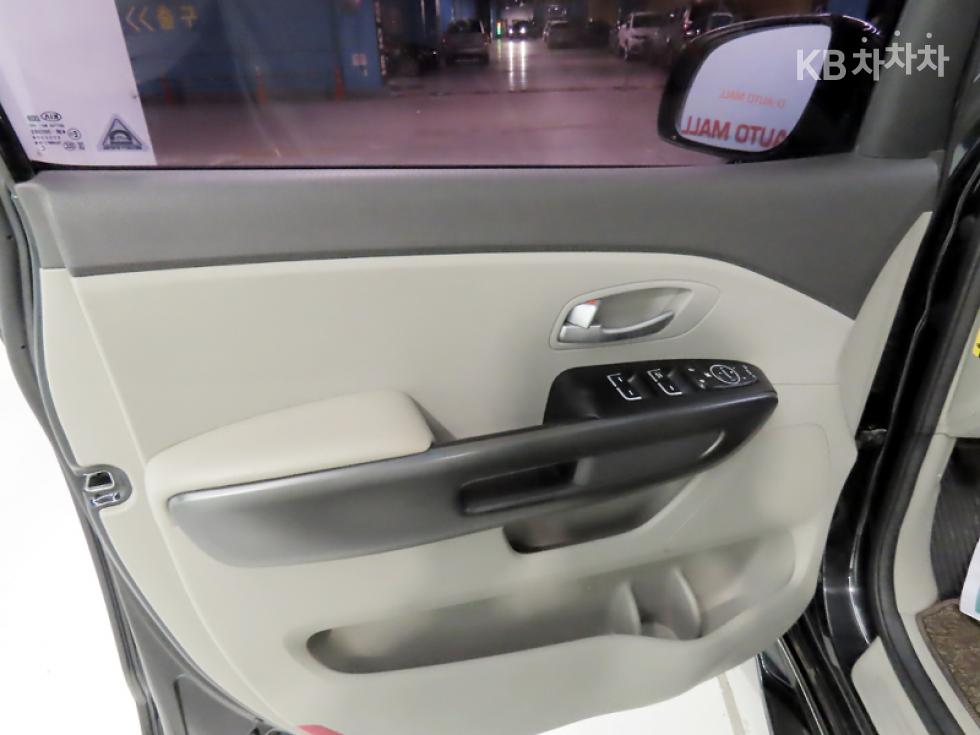 Kia Carnival — miniaturë 13