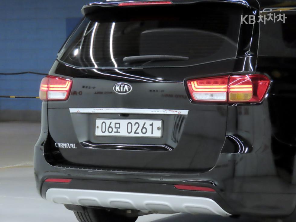 Kia Carnival — miniaturë 16