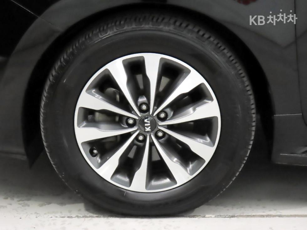 Kia Carnival — miniaturë 20