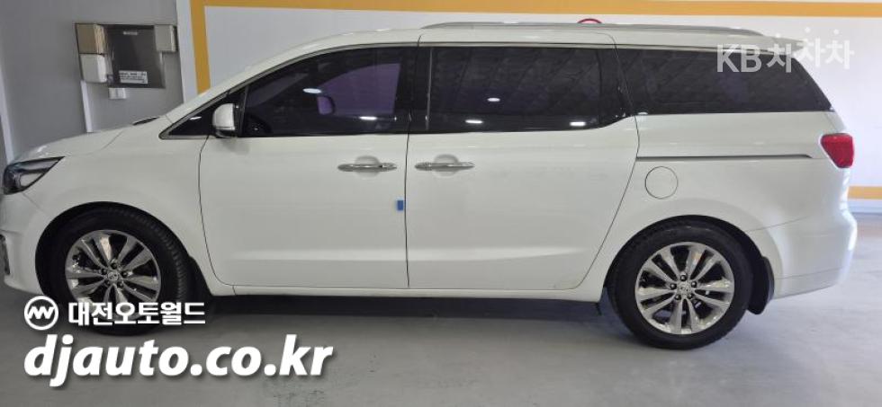 Kia Carnival — miniaturë 4