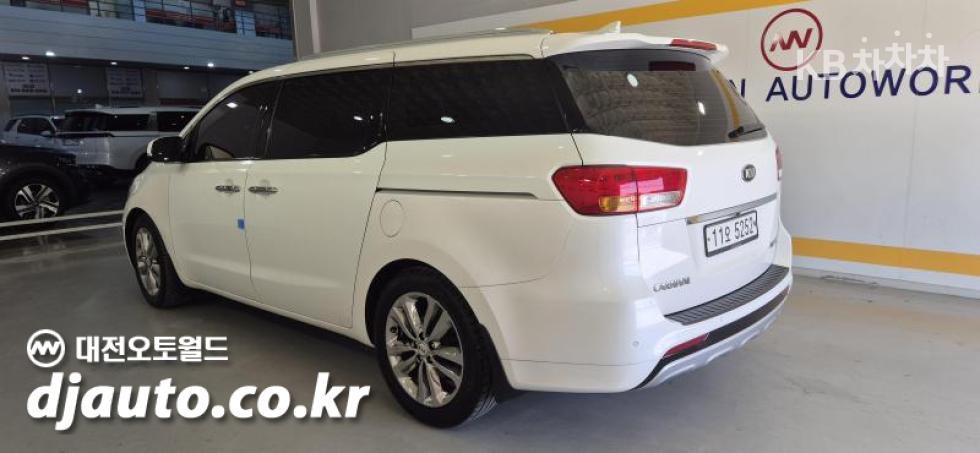 Kia Carnival — miniaturë 5