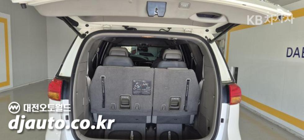 Kia Carnival — miniaturë 8