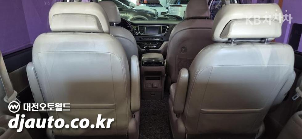 Kia Carnival — miniaturë 9