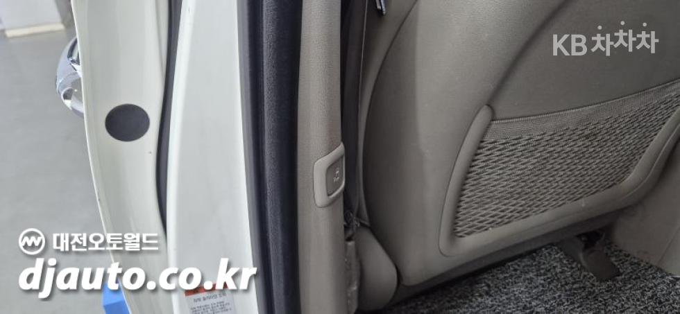Kia Carnival — miniaturë 11
