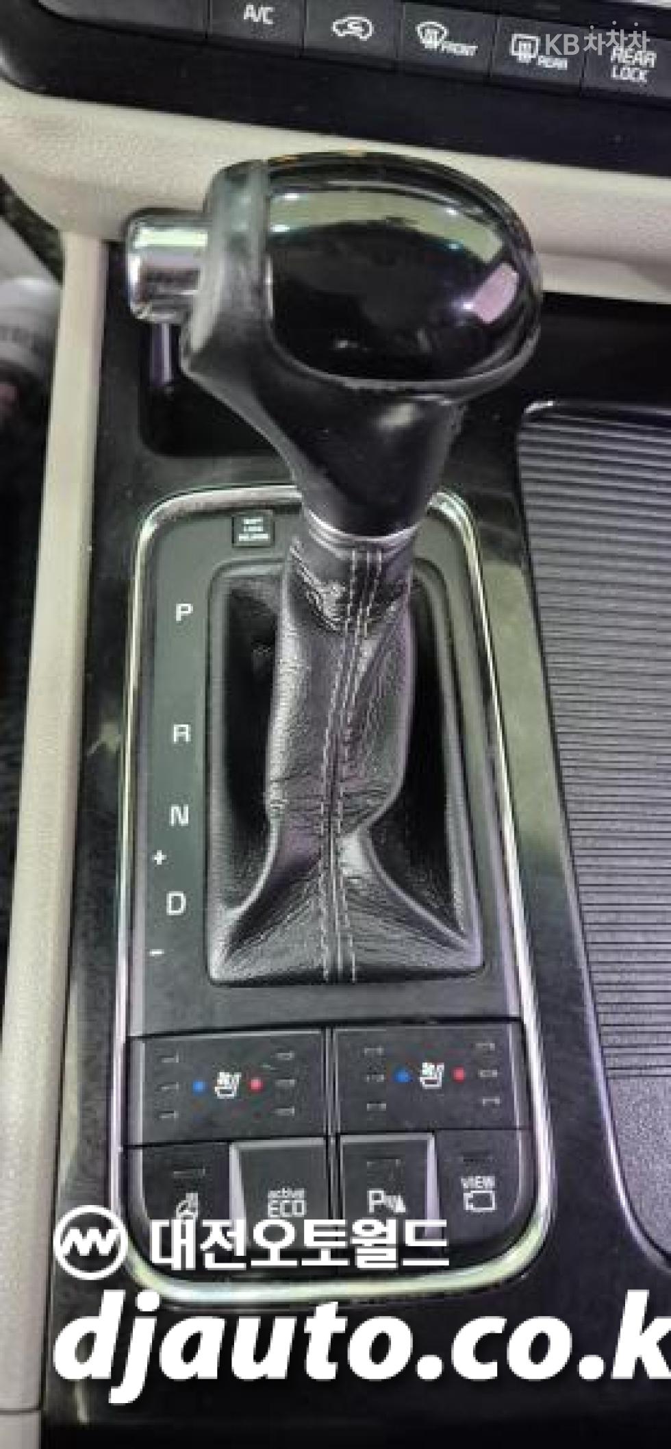 Kia Carnival — miniaturë 17
