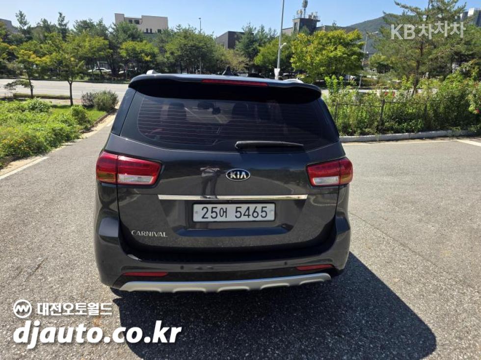 Kia Carnival — miniaturë 4