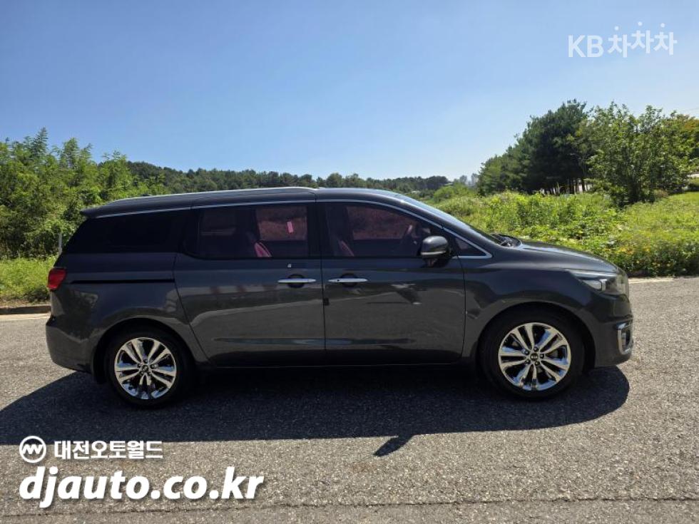 Kia Carnival — miniaturë 5