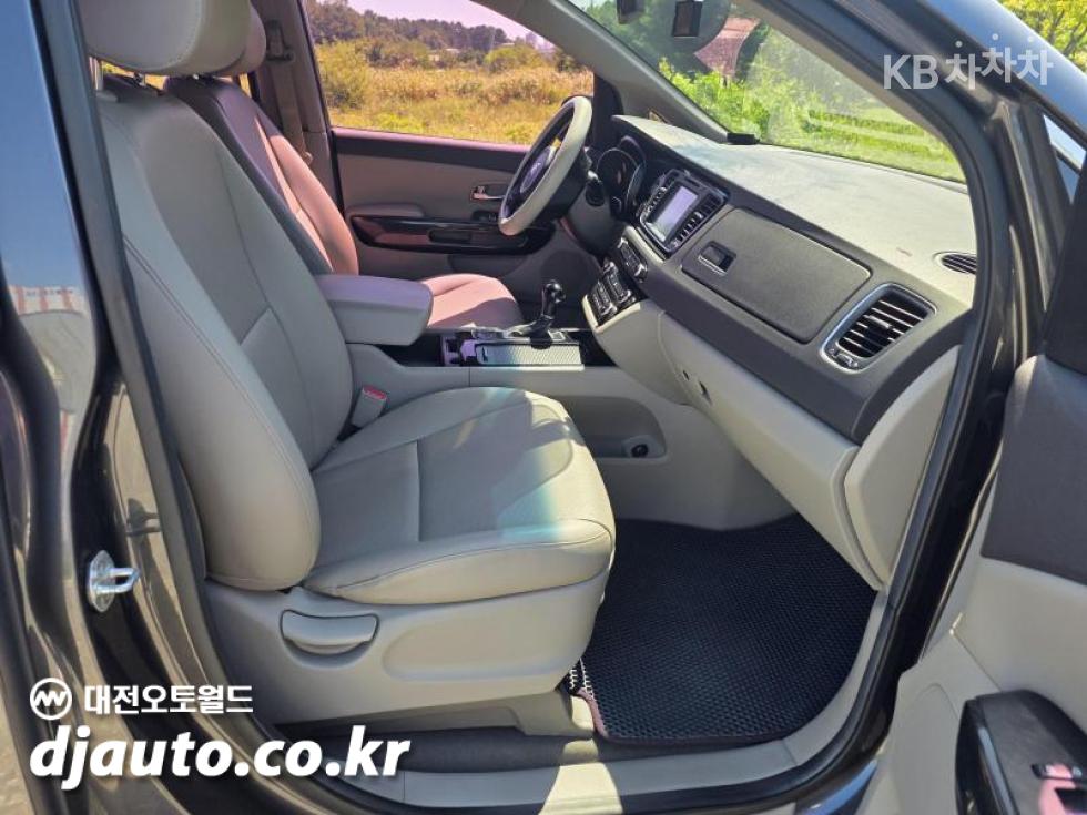 Kia Carnival — miniaturë 6