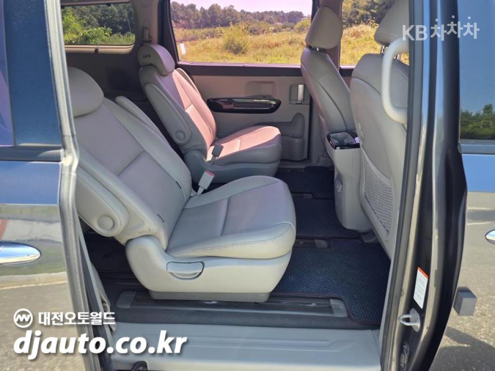 Kia Carnival — miniaturë 7