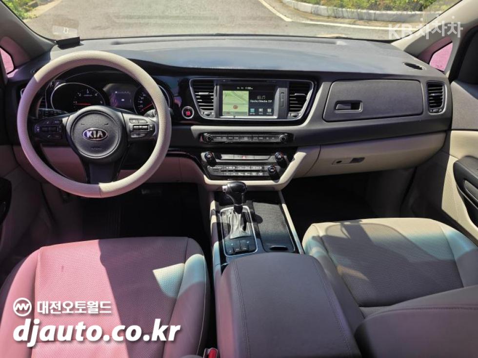 Kia Carnival — miniaturë 10