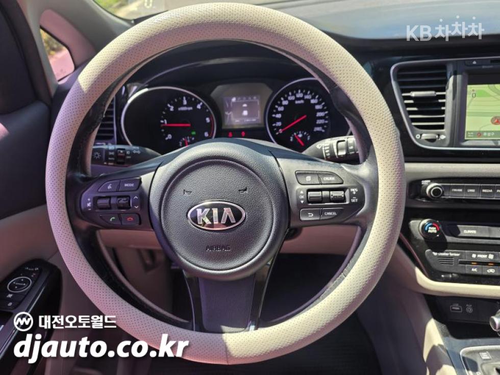 Kia Carnival — miniaturë 11