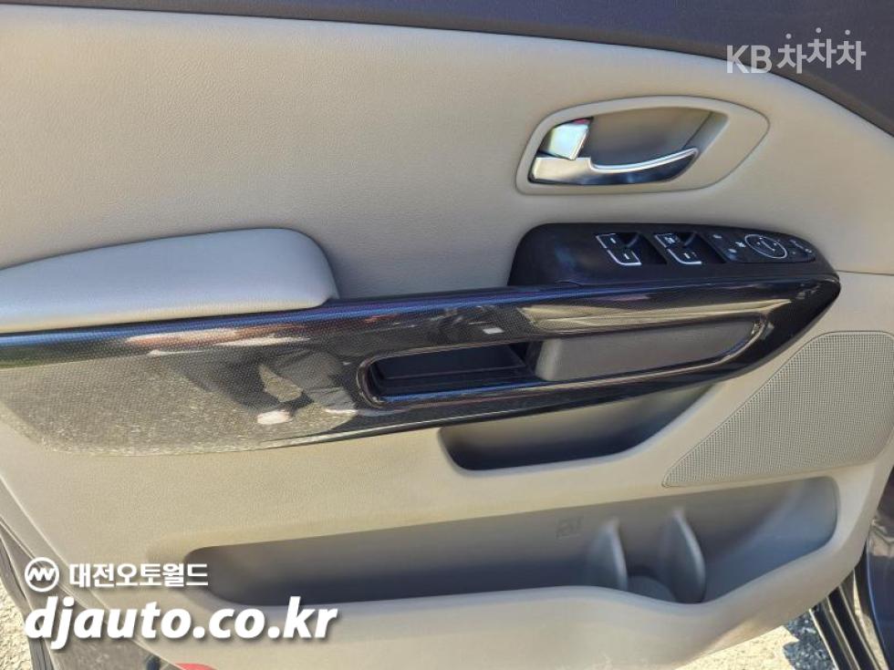 Kia Carnival — miniaturë 13