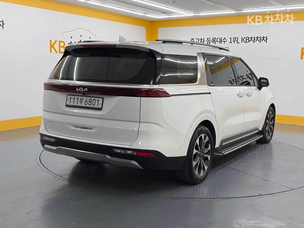 Kia Carnival — miniaturë 4