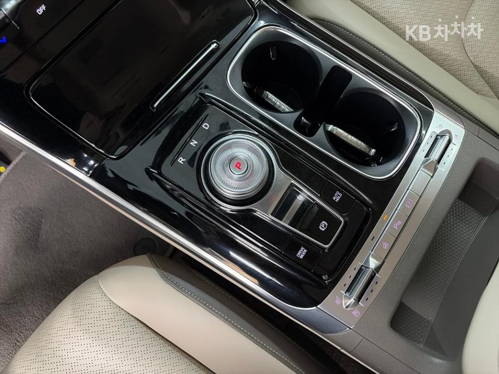 Kia Carnival — miniaturë 8