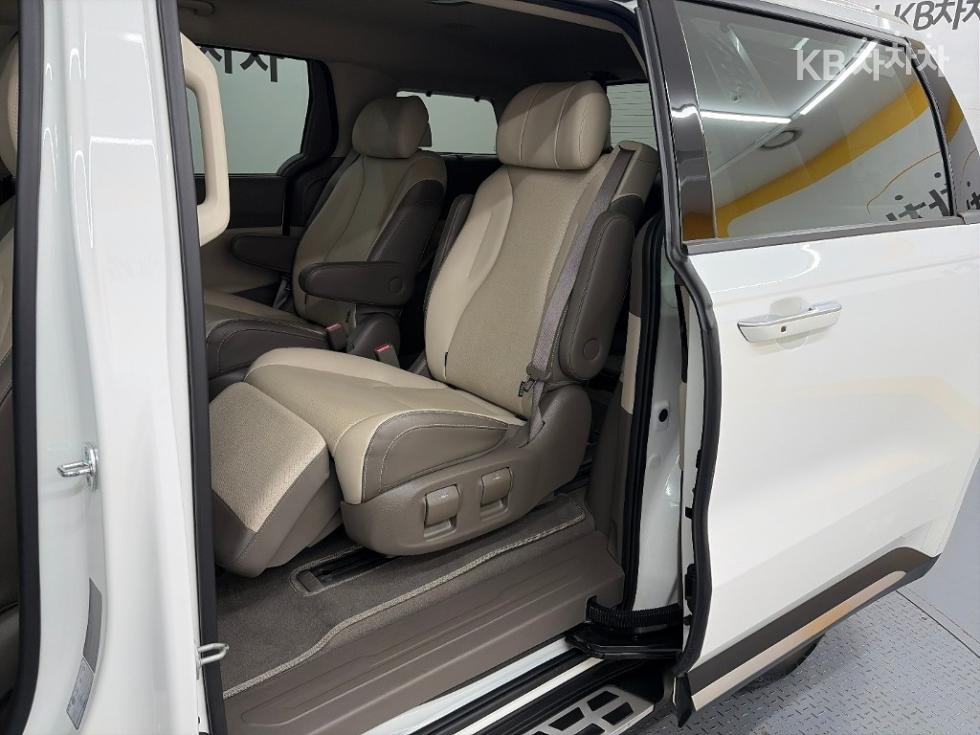 Kia Carnival — miniaturë 12