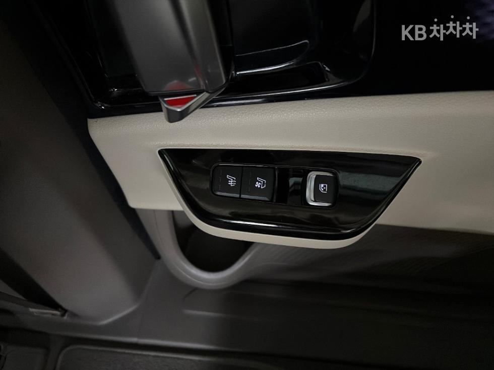 Kia Carnival — miniaturë 16