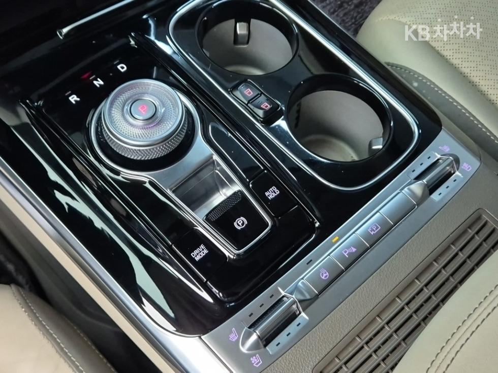 Kia Carnival — miniaturë 8
