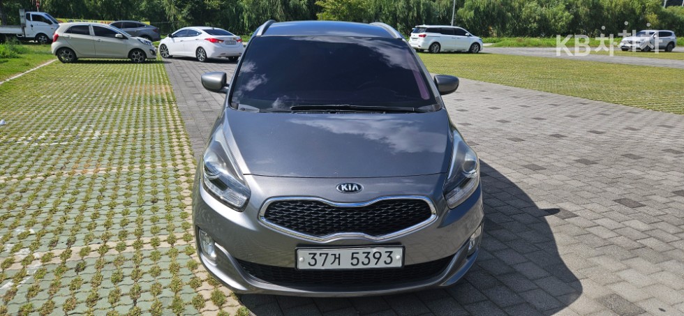 Kia Carens — miniaturë 2