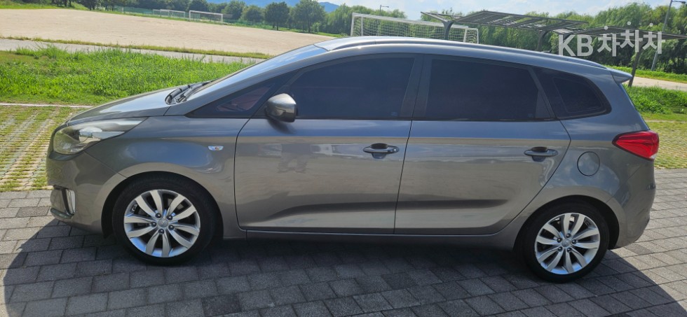 Kia Carens — miniaturë 3