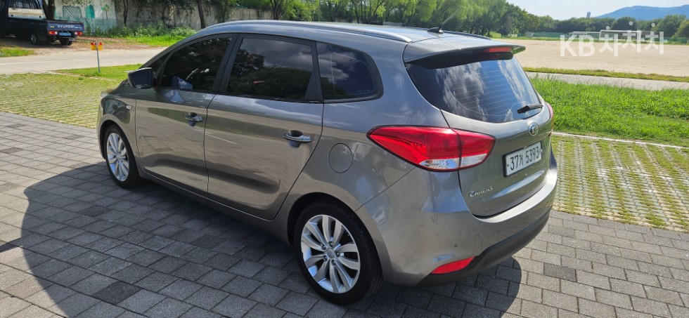 Kia Carens — miniaturë 4