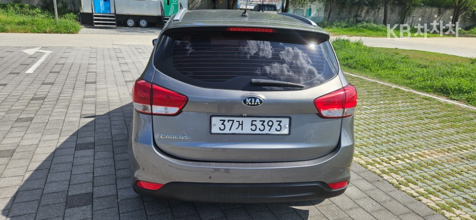 Kia Carens — miniaturë 5
