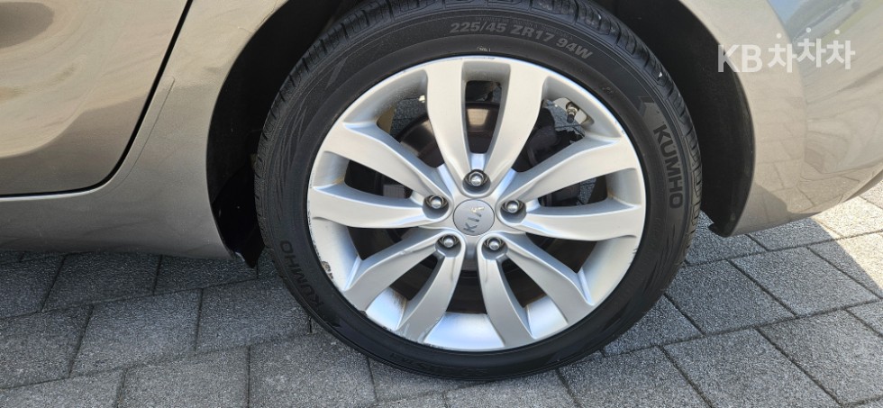 Kia Carens — miniaturë 19