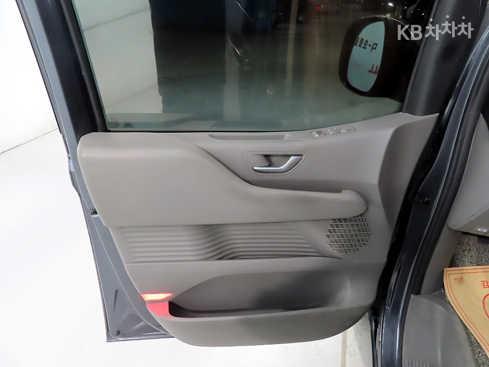 Hyundai Staria — miniaturë 13