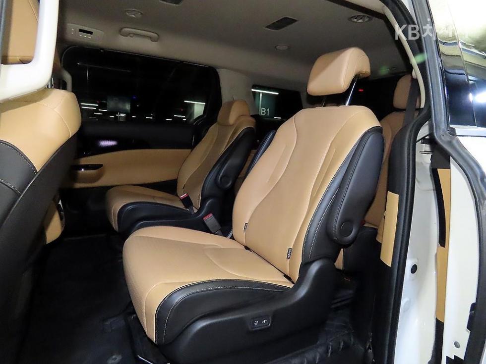 Kia Carnival — miniaturë 7
