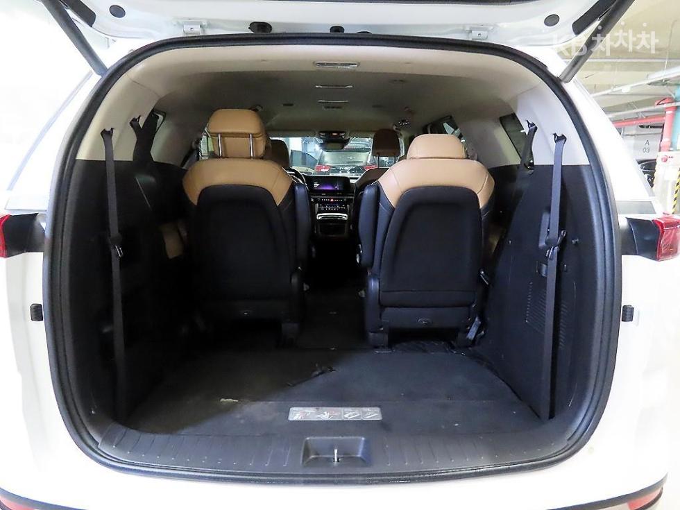 Kia Carnival — miniaturë 16