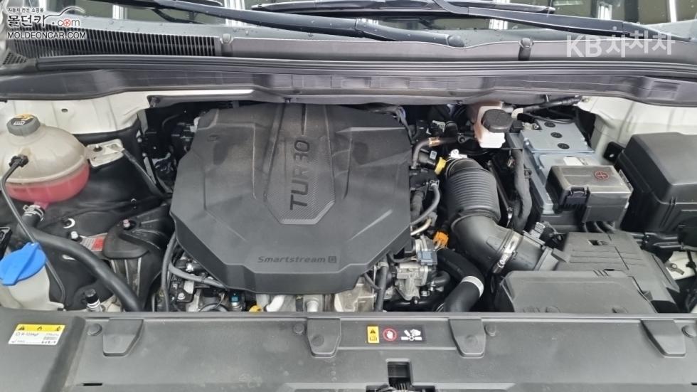 Kia Carnival — miniaturë 8