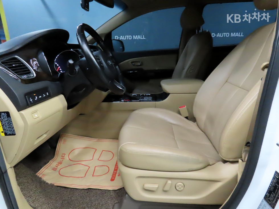 Kia Carnival — miniaturë 6