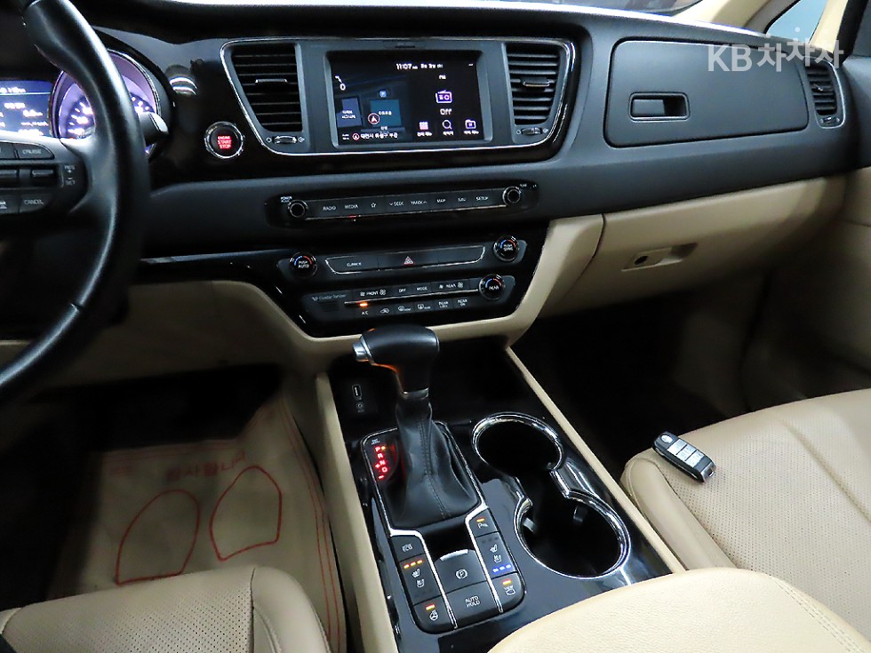 Kia Carnival — miniaturë 9