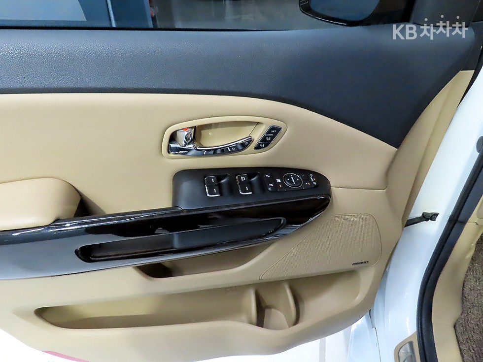 Kia Carnival — miniaturë 12