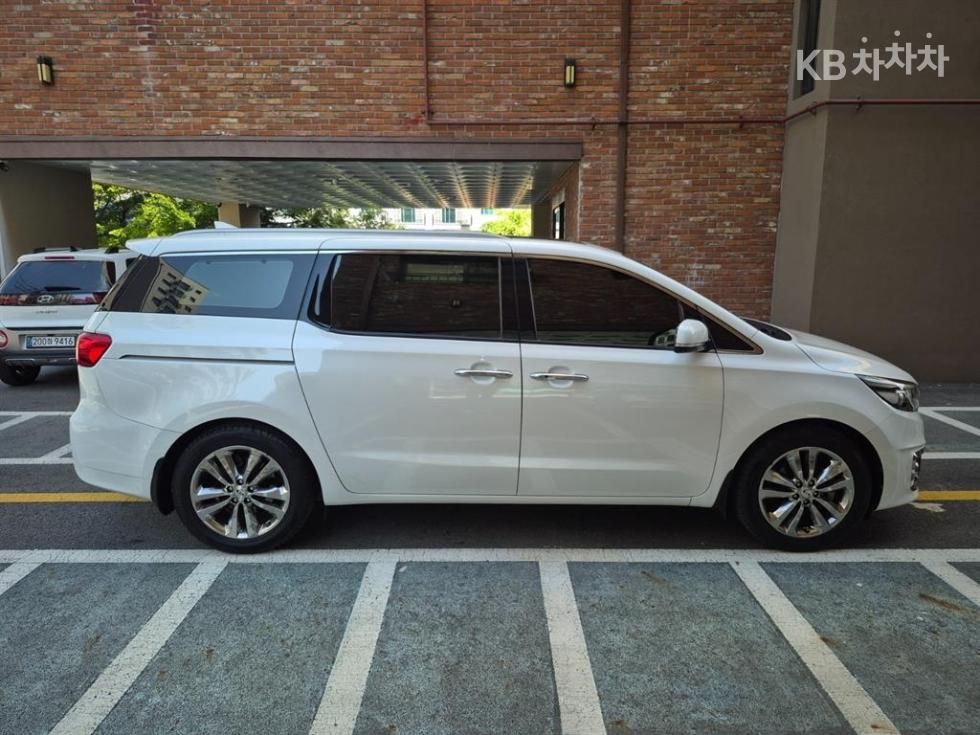 Kia Carnival — miniaturë 3