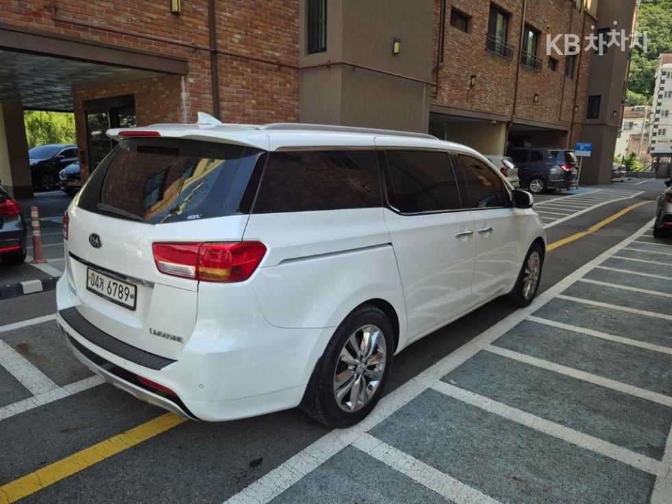 Kia Carnival — miniaturë 4