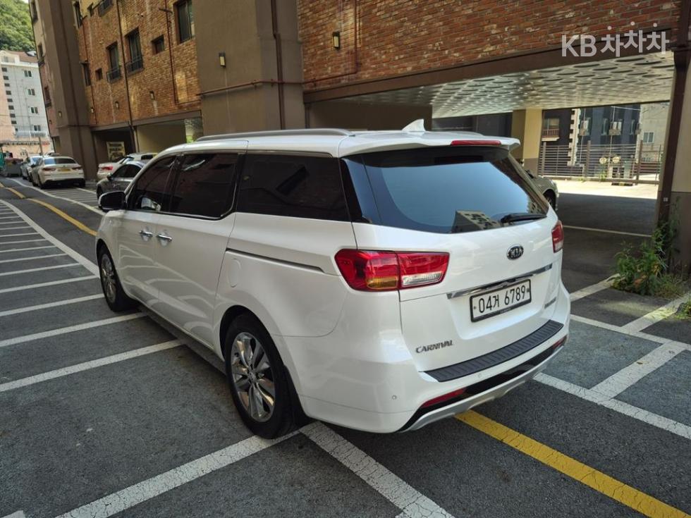 Kia Carnival — miniaturë 6