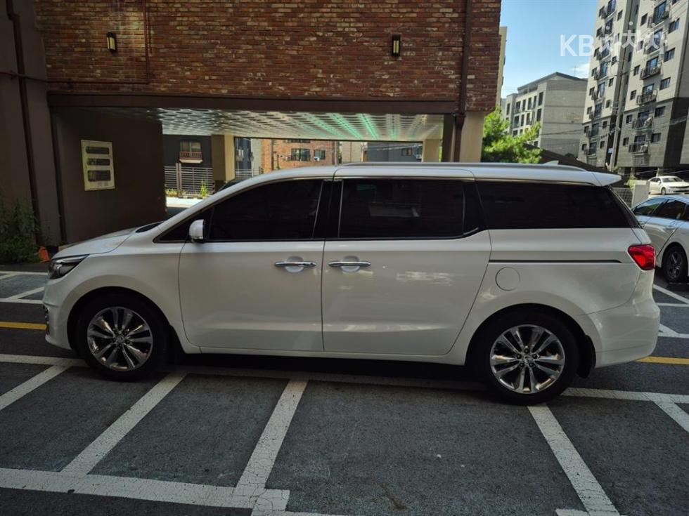Kia Carnival — miniaturë 7