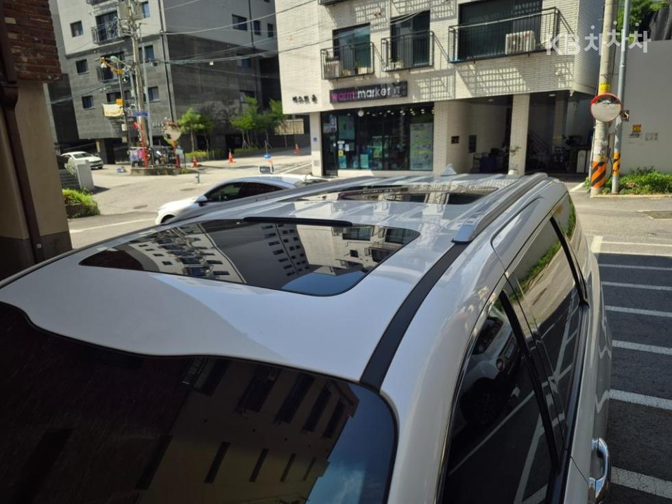 Kia Carnival — miniaturë 9