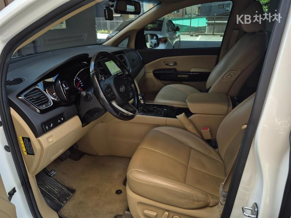 Kia Carnival — miniaturë 10