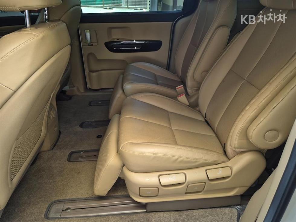 Kia Carnival — miniaturë 11