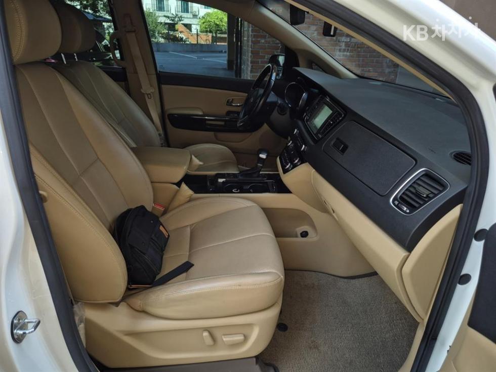 Kia Carnival — miniaturë 12