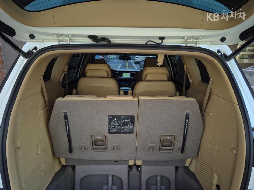 Kia Carnival — miniaturë 15