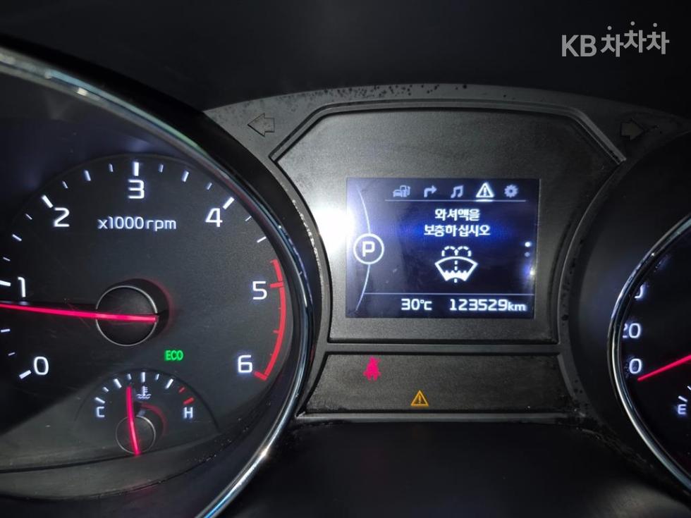 Kia Carnival — miniaturë 18