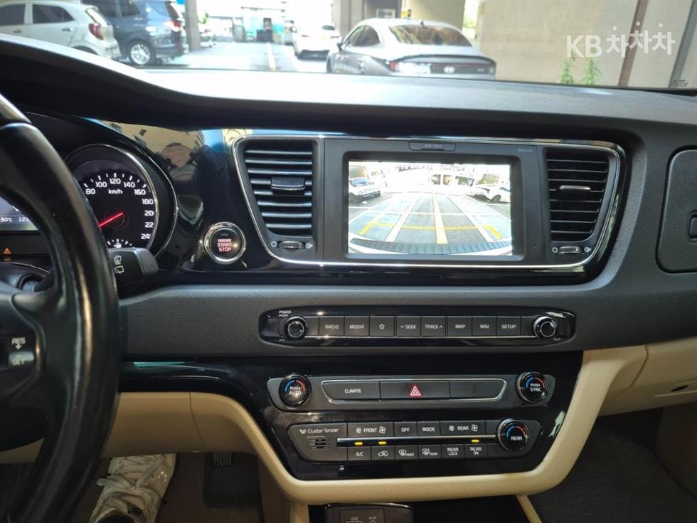 Kia Carnival — miniaturë 19