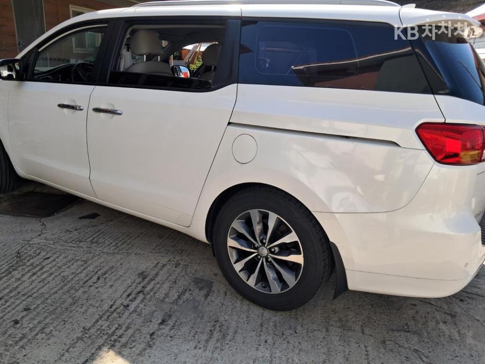Kia Carnival — miniaturë 2